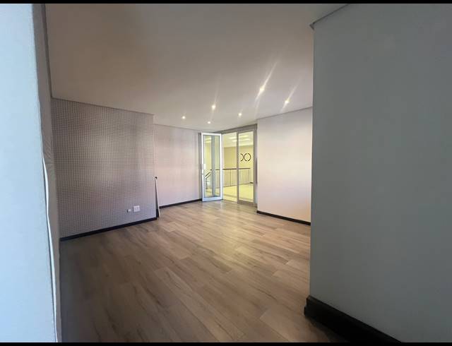 90M² OFFICE TO LET IN HYDE PARK